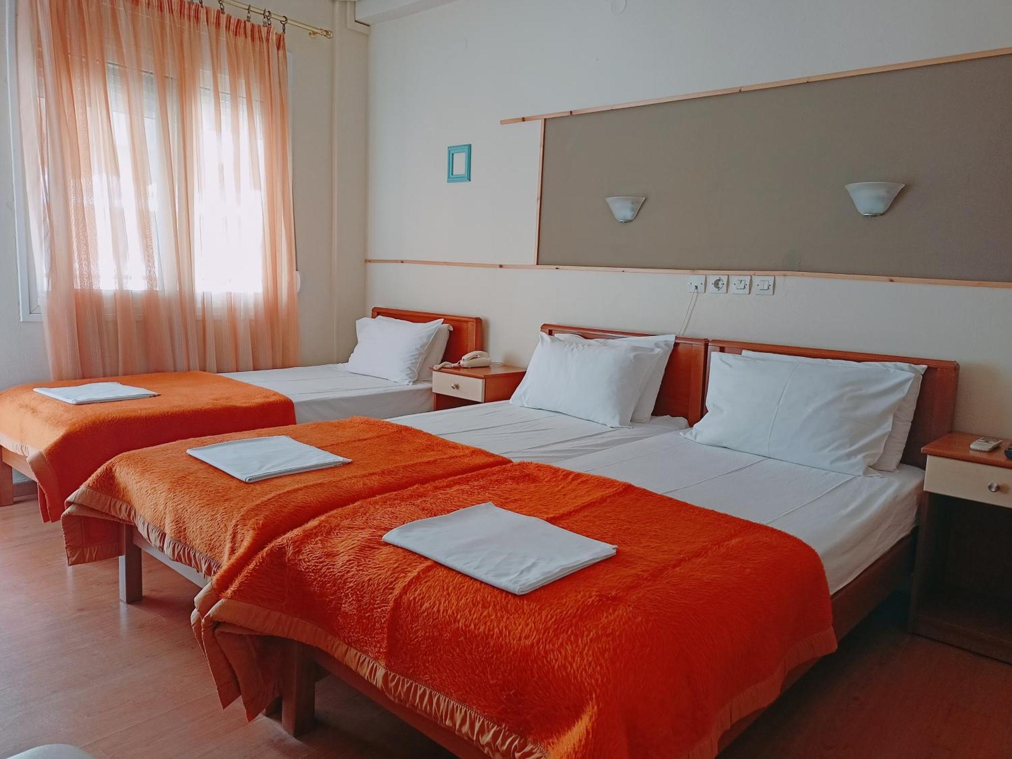 Efstratios Hotel لوترا إديبسو الغرفة الصورة