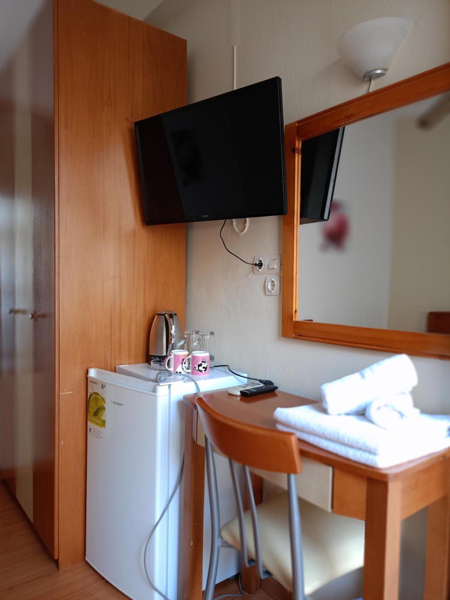 Efstratios Hotel لوترا إديبسو الغرفة الصورة